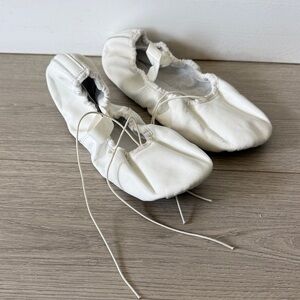 Capezio Womens dance slippers